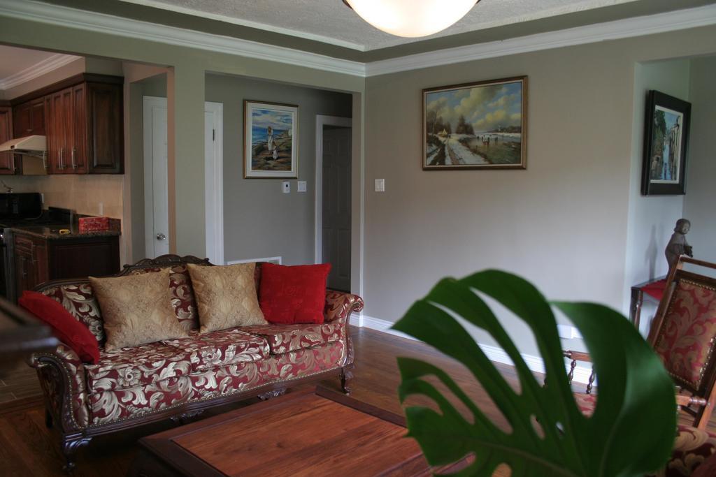 Semi Centre House Hotel White Rock Kültér fotó